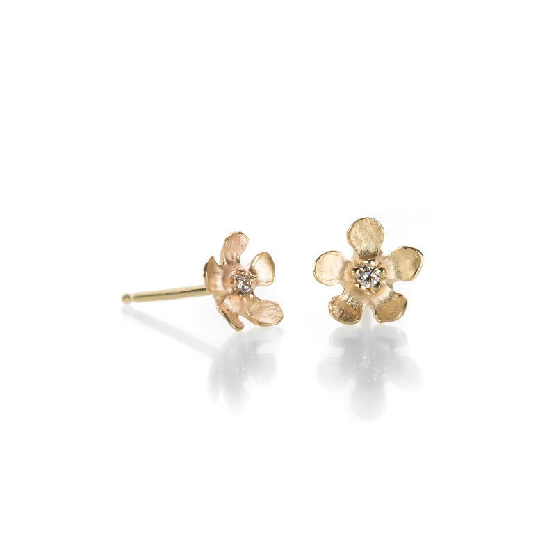 Nicole Landaw 14k Yellow Gold Open Flower Diamond Studs | Quadrum Gallery